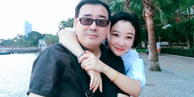 Cette photo d'archive non datée publiée par Chongyi Feng montre Yang Hengjun et sa femme Yuan Xiaoliang.  (Chongyi Feng via AP, fichier)