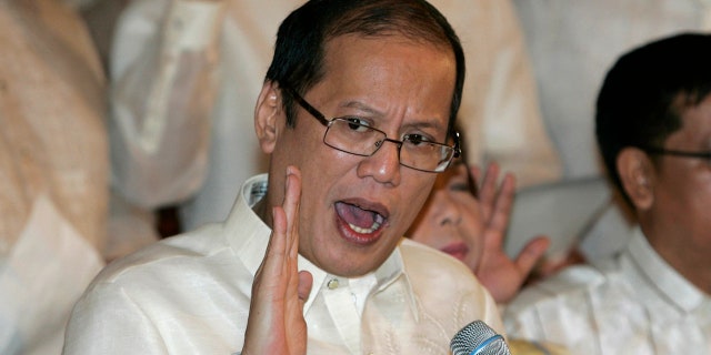 Philippine President Benigno Aquino III, center, swears in local officials during his first day at the Malacanang presidential palace in Manila, Philippines on June 30, 2010. (AP Photo/Aaron Favila, File)