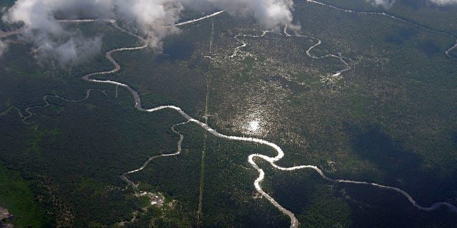 Hog Bayou ، بخشی از دلتای دریاچه مومی در حوضه Atchafalaya ، از هواپیما در محله St. مری ماری ، لا ، سه شنبه ، 25 مه 2021. در زمان زمین شناسی ، جوان به معنای هزاران سال است. در این مقیاس ، دلتای دریاچه مومی در لوئیزیانا اولین نفس های خود را می کشد. (عکس AP / جرالد هربرت)