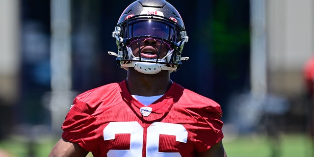 Maggio 14, 2021; Tampa Bay, Florida, Stati Uniti d'America; Tampa Bay Buccaneers corner back Cameron Kinley (26) practices during rookie mini-camp at AdventHealth Training Center Mandatory Credit: Douglas DeFelice-USA TODAY Sports