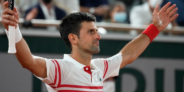 Le Serbe Novak Djokovic a réagi en battant l'Espagnol Rafael Nadal lors de la demi-finale de Roland-Garros le 11 juin 2021 à Paris.  (Photo par Associated Press/Michael Euler)