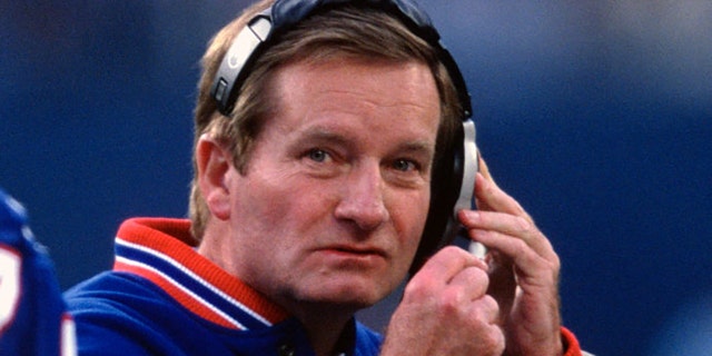 Head Coach Jim Fassel of the New York Giants brains from the sidelines against the Minnesota Vikings during the NFC Championship game on January 14, 2001 at Giants Stadium in East Rutherford, New Jersey. Jersey The Giants won the game 41-0 (Photo by Focus on Sport/Getty Images).