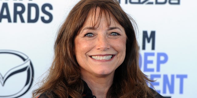 Karen Allen arrives for the 2020 Film Independent Spirit Awards held on February 8, 2020, 在圣莫尼卡, 加利福尼亚州.