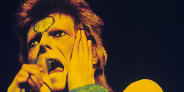 LONDON - MAY 12: David Bowie performs live on stage at Earls Court Arena on May 12 1973 during the Ziggy Stardust tour (Photo by Gijsbert Hanekroot/Redferns)