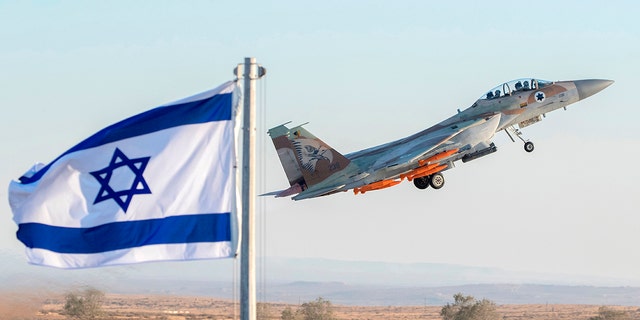 Ein F-15 Eagle-Kampfjet der israelischen Luftwaffe während einer Flugschau in der Nähe der südisraelischen Stadt Beerscheba, 29. Juni 2017 (Jack Guez/AFP über Getty Images)