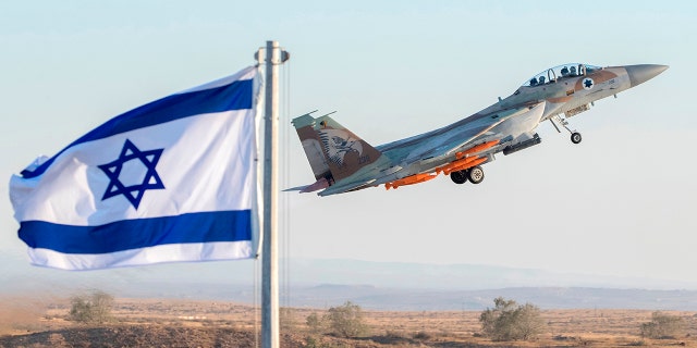 Ein F-15 Eagle-Kampfjet der israelischen Luftwaffe während einer Flugschau in der Nähe der südisraelischen Stadt Beerscheba, 29. Juni 2017 (Jack Guez/AFP über Getty Images)