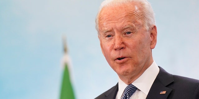 Președintele Joe Biden vorbește la o conferință de presă după ce a participat la summitul G-7, duminică, 13 iunie 2021, pe aeroportul Cornwall din Newquay, Anglia.  (Foto AP / Patrick Semansky)