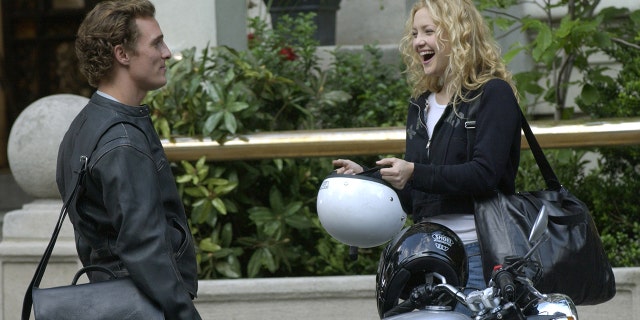 Matthew McConaughey and Kate Hudson on the set of ‘How To Lose A Guy In Ten Days.’ (Photo by RJ Capak/WireImage)