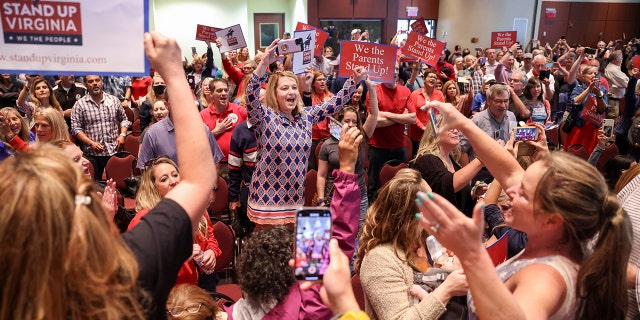 Amy Jahr sings "The Star Spangled Banner" after a Loudoun County School Board meeting was halted by the school board because the crowd refused to quiet down, in Ashburn, Virginia, June 22, 2021. (REUTERS/Evelyn Hockstein)