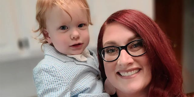 Maggie Mundwiller, 38, e suo figlio di 1 anno Mylo.