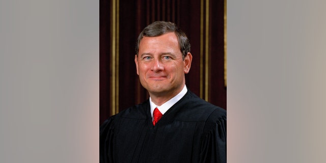 Official portrait of U.S. Supreme Court Chief Justice John G. Roberts.