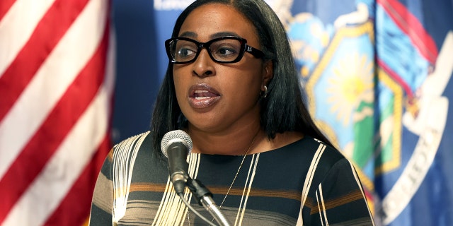 ROCHESTER, NEW YORK - SEPTEMBER 06: Rochester Mayor Lovely A. Warren addresses members of the media during a press conference related to the ongoing protest in the city on September 06, 2020 in Rochester, New York. Daniel Prude died after being arrested on March 23, by Rochester police officers who had placed a "spit hood" over his head and pinned him to the ground while restraining him. Mayor Warren announced a commitment to improve the city's response to mental health crisis. (Photo by Michael M. Santiago/Getty Images)