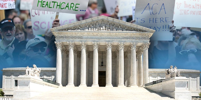 Demonstrators protest the Affordable Care Act repeal by the Trump-Administration in 2017. 