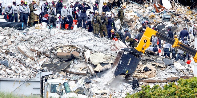 Emergency workers at the site of a partially collapsed residential building in Surfside, near Miami Beach, Florida, June 29, 2021. (Reuters/Joe Skipper)