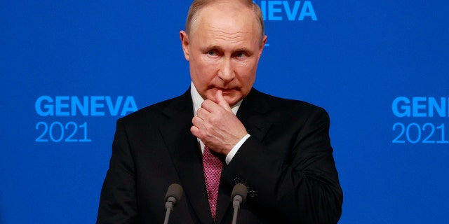 Russia's President Vladimir Putin addresses the media during a press conference after the U.S.-Russia summit with U.S. President Joe Biden at Villa La Grange in Geneva, 스위스, 수요일, 유월 16, 2021. (Denis Balibouse/Pool Photo via AP)