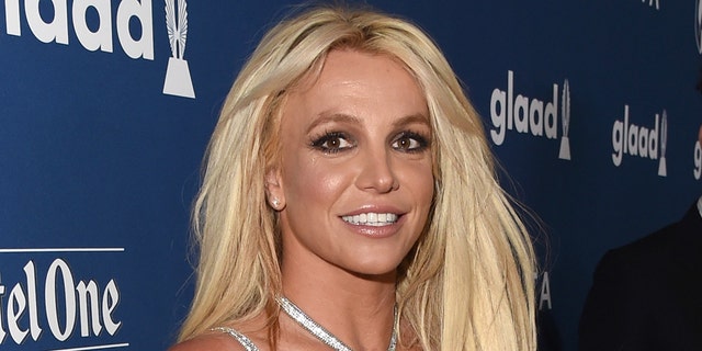 Britney Spears stuns in red and black lingerie on ...
