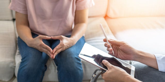 Zdravotnícki odborníci sú znepokojení poklesom skríningu v dôsledku oneskorenej diagnózy, zdravotných výsledkov a zhoršujúcich sa rozdielov v oblasti rakoviny medzi ženami trpiacimi nerovnosťami v oblasti zdravia. 