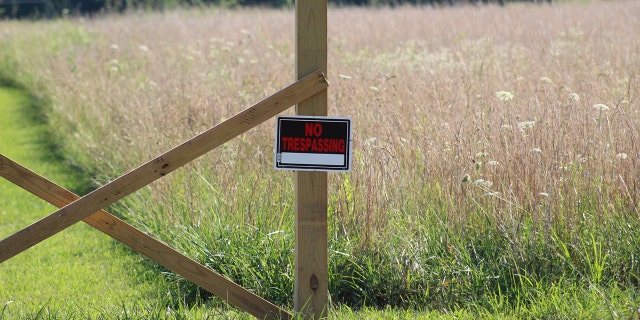 A no trespassing sign is spotted outside of the Reber family home, likely due to Duggar's stay at the property.