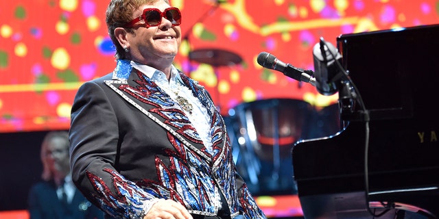 Elton John said a special farewell to Philadelphia while singing "Philadelphia Freedom" on Friday night.