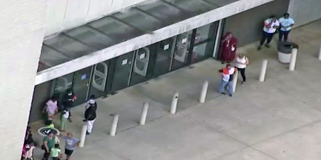 A gunbattle outside an Atlanta-area shopping mall left one person injured. Seven people have been detained.