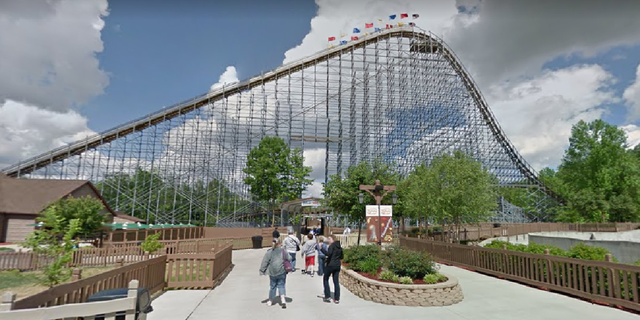 Les montagnes russes Voyage au parc à thème Holiday World à Santa Claus, Indiana, ont été retrouvées inconscientes après avoir fait le trajet, selon les rapports.  (Google Maps)