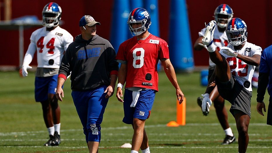 Giants Minicamp: Barkley continues knee out of sight