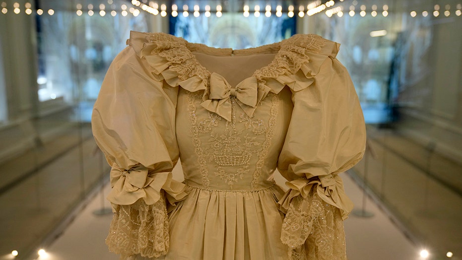 Princess Diana’s wedding dress goes on display at Kensington Palace