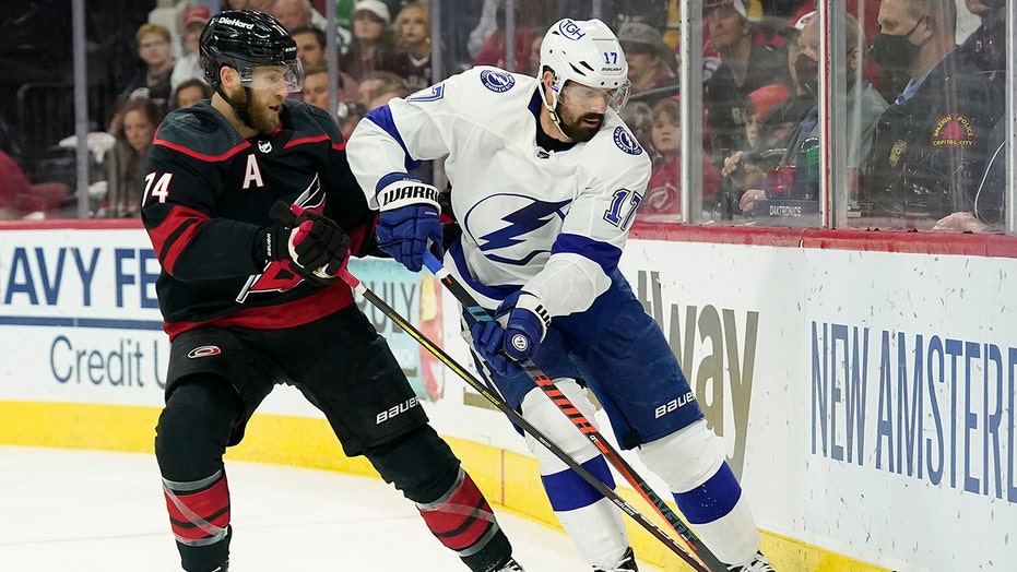 Lightning eliminate Hurricanes, advance to Cup semifinals