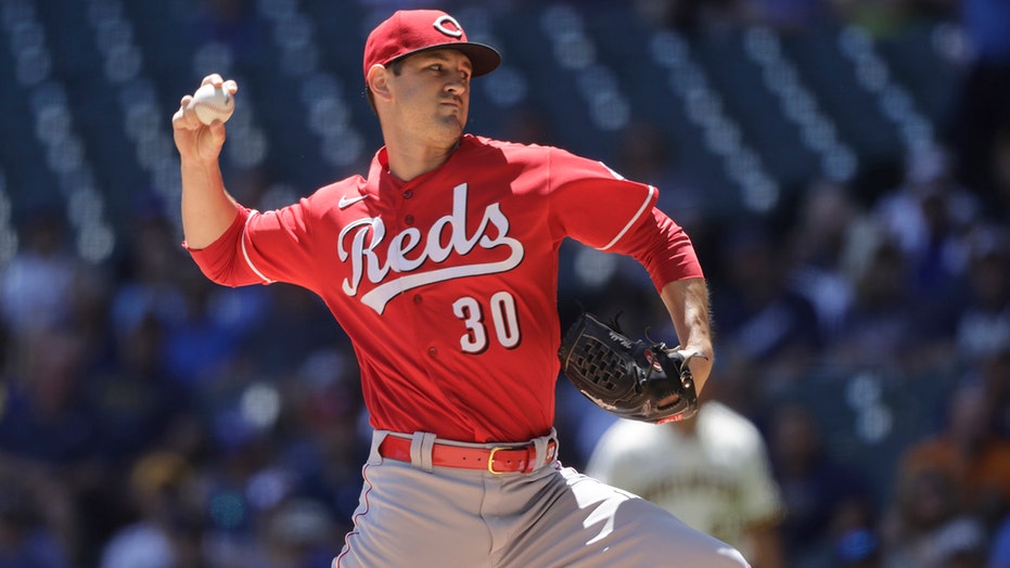 Mahle fans 12, Reds silence Brewers' bats again in 2-1 승리