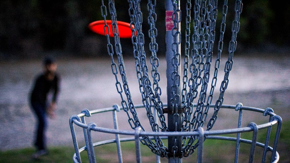Pro disc golfer nails unbelievable 247-foot shot to force playoff | Fox News