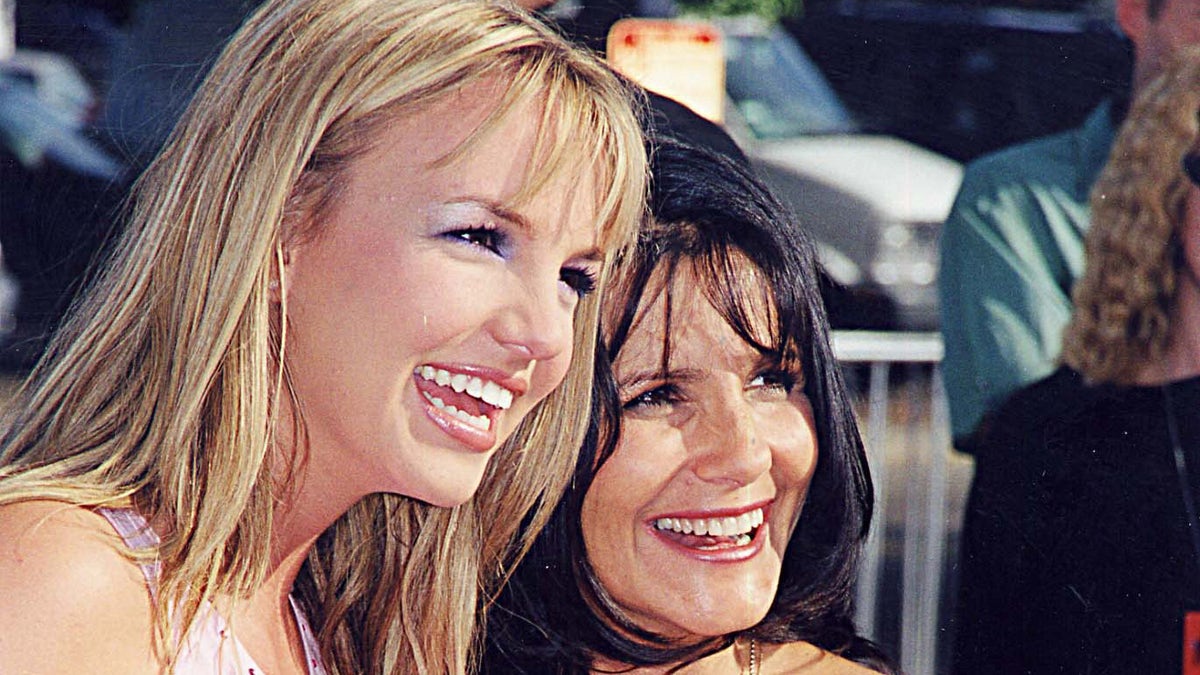 A photo of Britney Spears with her mother, Lynne Spears, from 1999