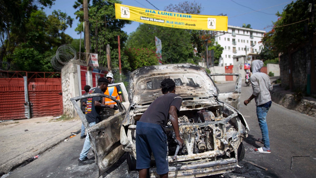 Haiti President Jovenel Moïse’s ‘assassins’ Seen Captured By Mob In ...