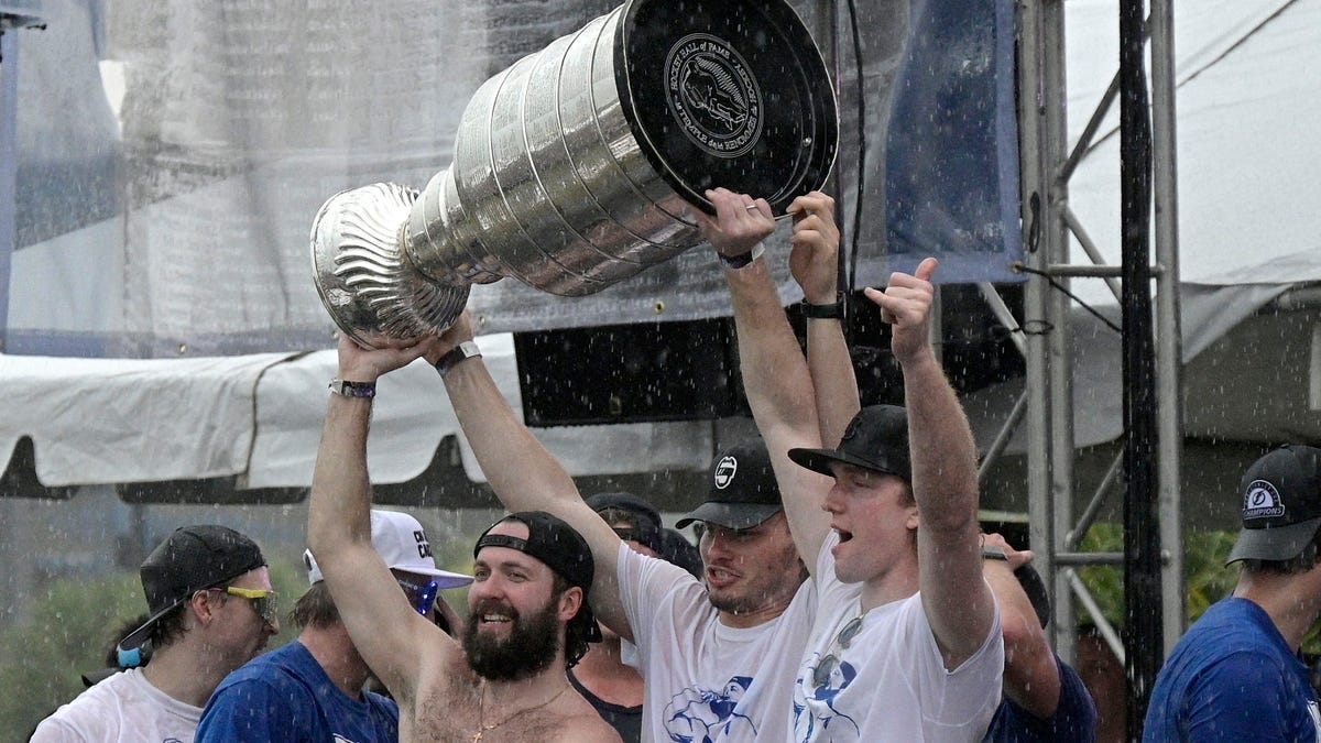 Lightning's Pat Maroon has real story on how Stanley Cup got dented