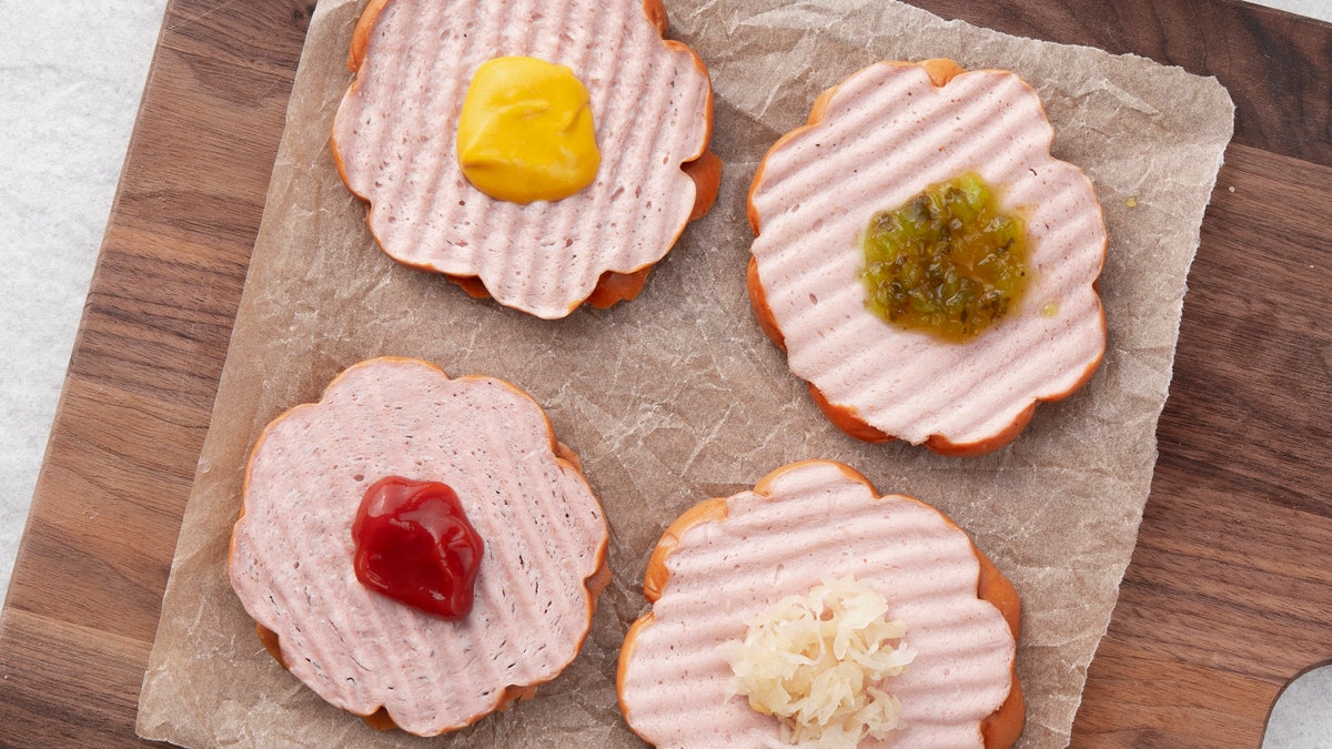 Round hot dogs from meat delivery service Rastelli's recently went viral on social media. Though the food item looks like bologna, Rastelli's told Fox News that its round hot dogs are made differently than the deli meat.