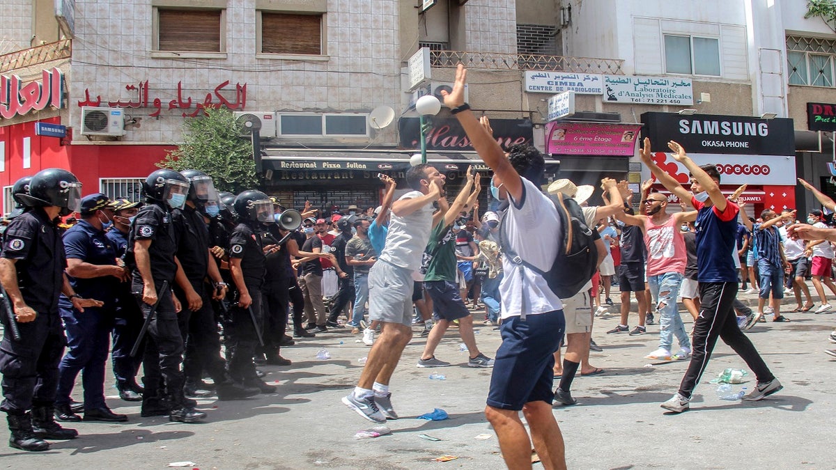 Violent demonstrations broke out on Sunday in several Tunisian cities as protesters expressed anger at the deterioration of the country's health, economic and social situation. 