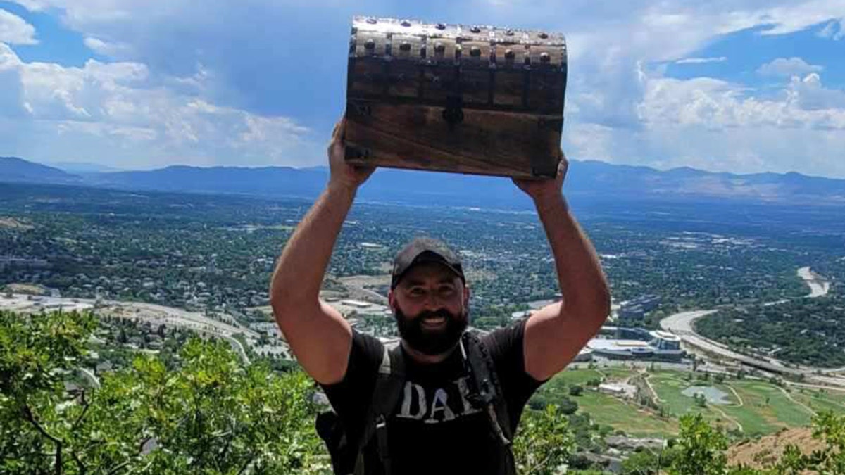 Andy Swanger, from Draper, Utah, found a $10,000 cash treasure hidden in the mountains of Utah. 