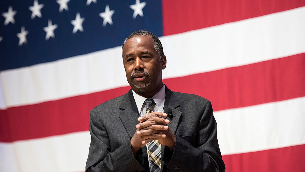 Ben Carson campaigning in New Hampshire