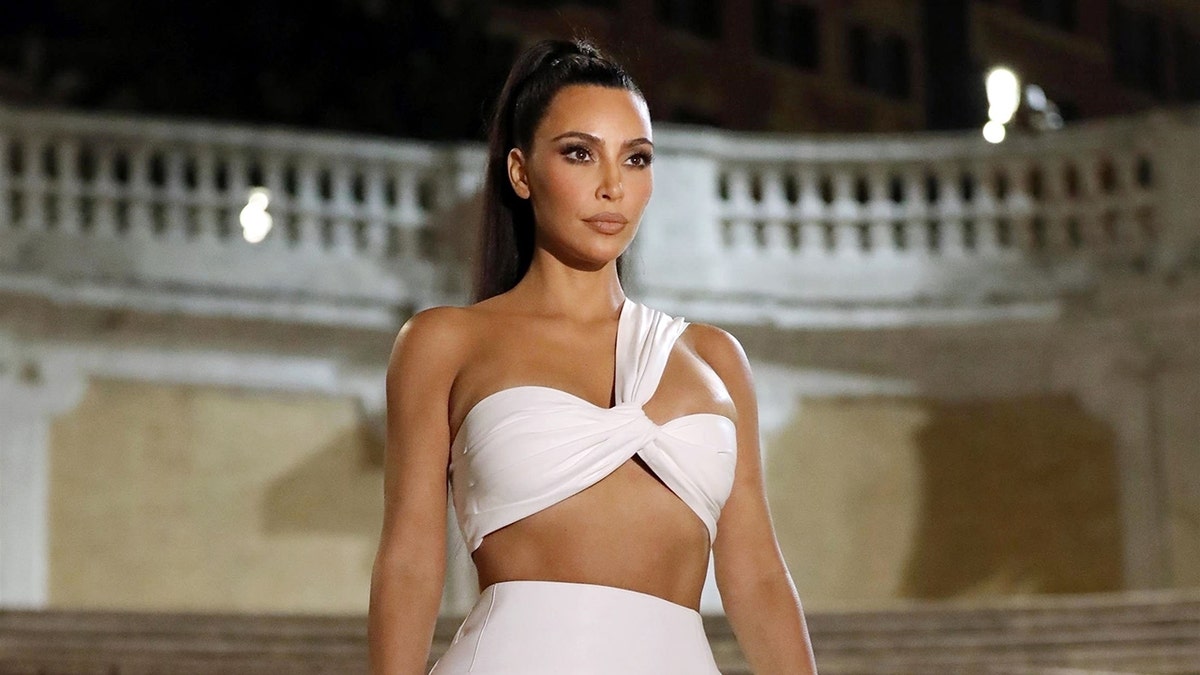 Kim kardashian white outfit Clearance