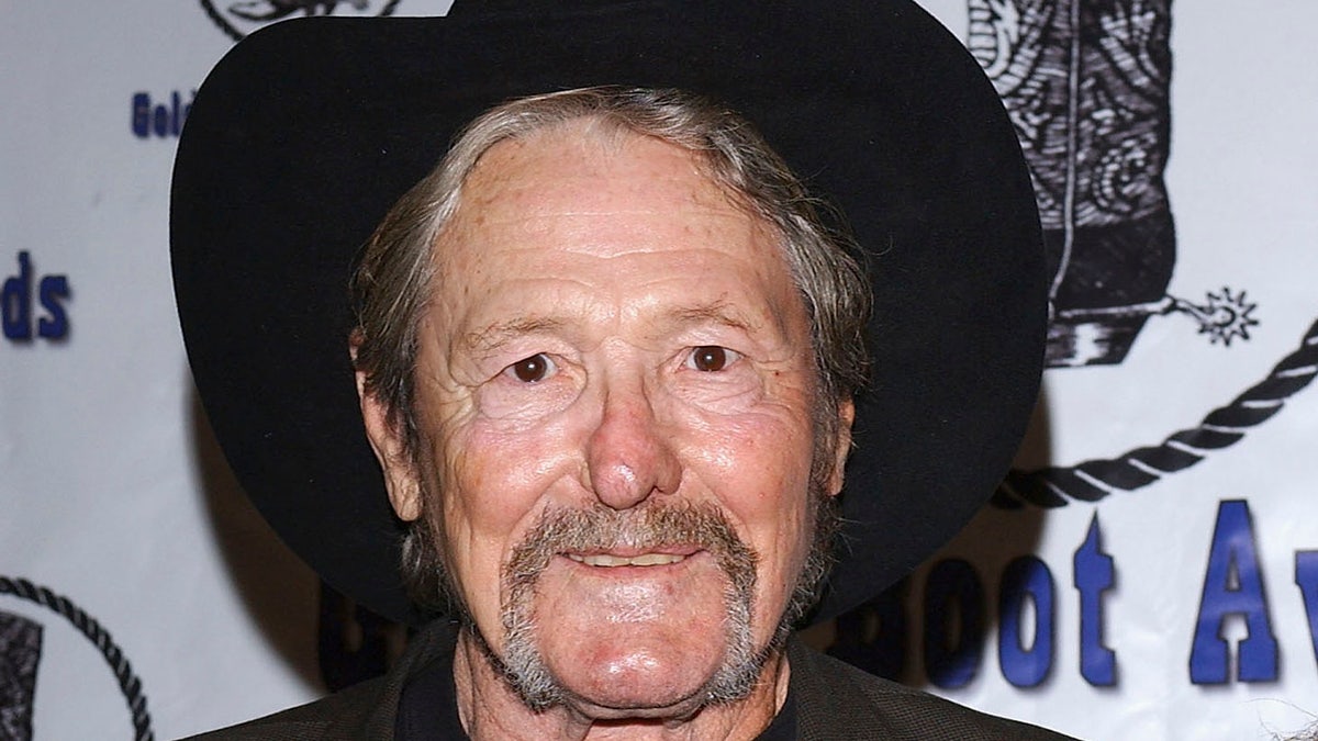 ‘Laredo’ star William Smith died on Monday at the age of 88.