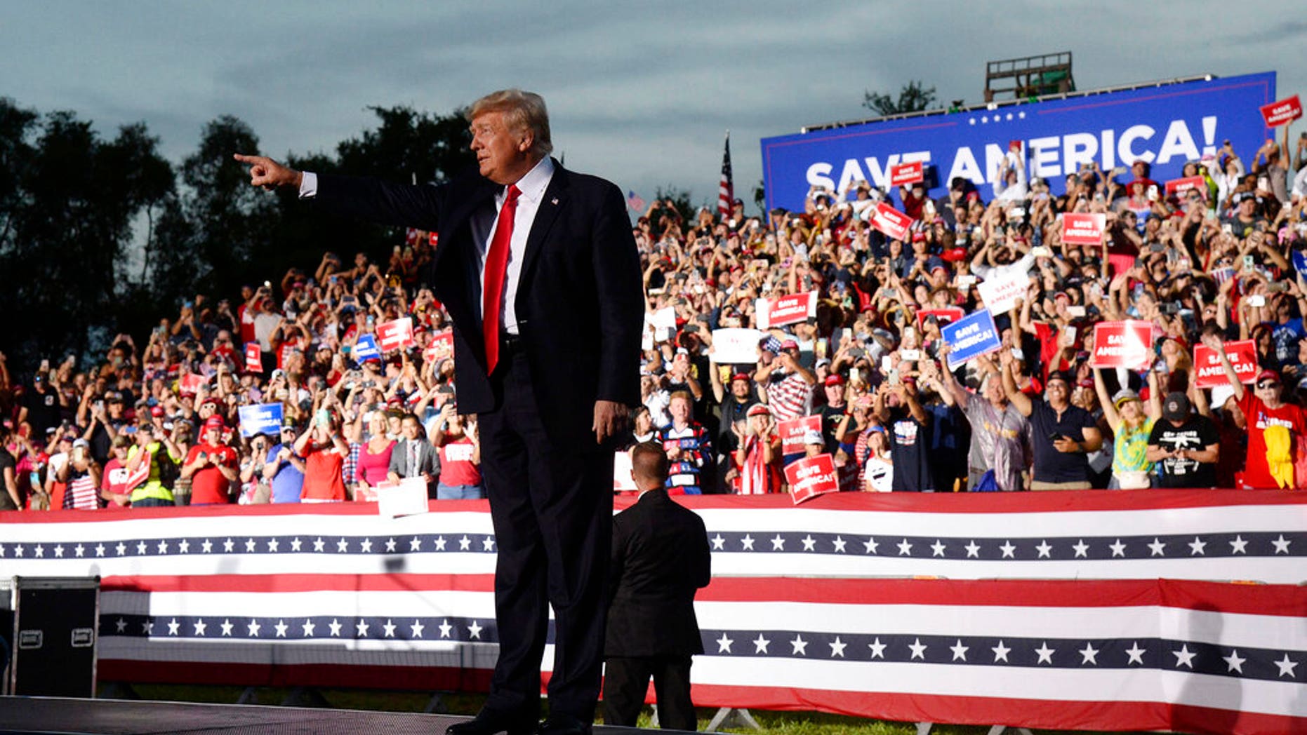 Trump makes no mention of DeSantis at Florida rally AP21185090852919