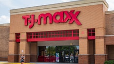 Shoplifters hit Los Angeles area TJ Maxx, casually leave store carrying heap of stolen goods