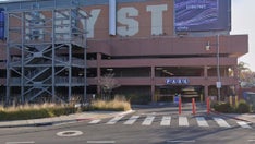 Wild robbery, carjacking inside California mall garage caught on video, suspects being sought