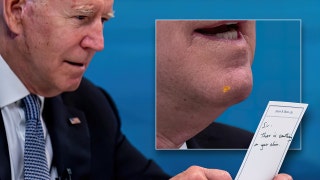 SEE PICS: Aide slips note to Biden during meeting, 'Something on your chin'