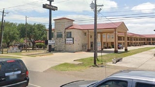 Texas police learn COVID-positive illegal immigrants sent to local hotels, after Whataburger encounter
