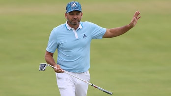 Stuck in traffic, Sergio makes it to the course in time