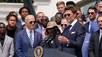 Tom Brady riffs veiled Trump jokes with Biden at Bucs' White House visit