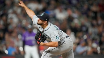 Astros, Mariners pull off odd trade while facing one another