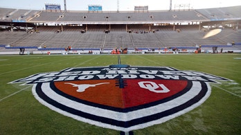 SEC invites Oklahoma and Texas to join league -- in 2025