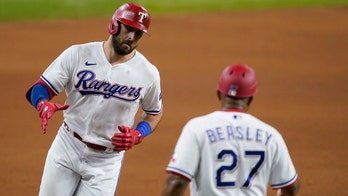 Yanks reach deal to get slugger Gallo from Texas