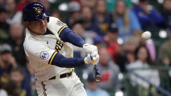 García HR in 8th, Brewers beat Reds to boost NL Central lead